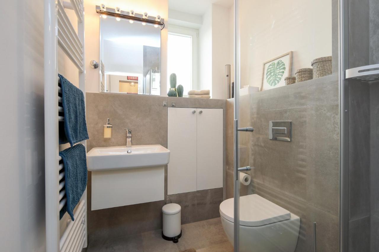 4 Personen Altbau Apartment Nahe Kurfuerstendamm - Romeo & Julia เบอร์ลิน ภายนอก รูปภาพ
