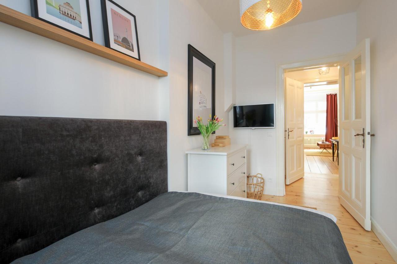 4 Personen Altbau Apartment Nahe Kurfuerstendamm - Romeo & Julia เบอร์ลิน ภายนอก รูปภาพ