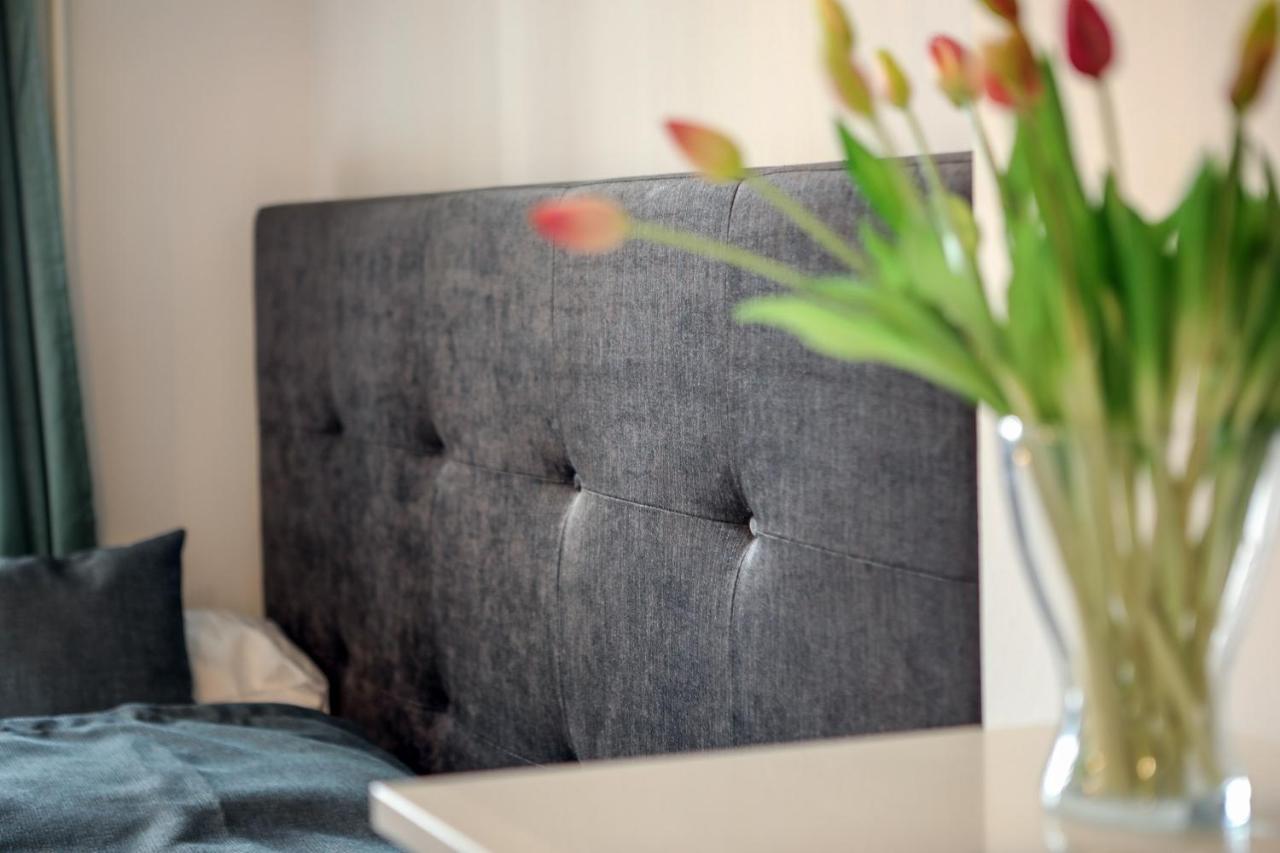 4 Personen Altbau Apartment Nahe Kurfuerstendamm - Romeo & Julia เบอร์ลิน ภายนอก รูปภาพ